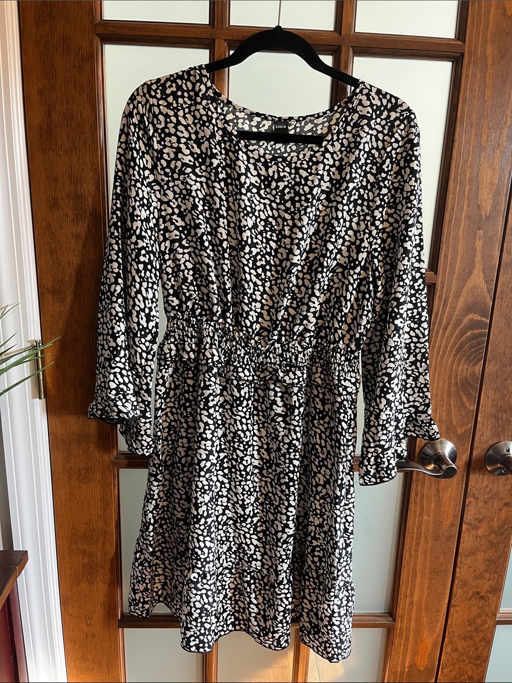 SHEIN Black and Cream Animal Print Long Sleeve Dress with V-Neck